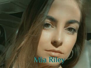 Mia_Riley